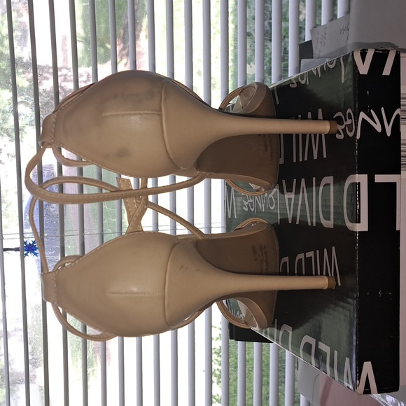 Wild diva, cream color open toe heels, size 9 - Picture 2 of 7